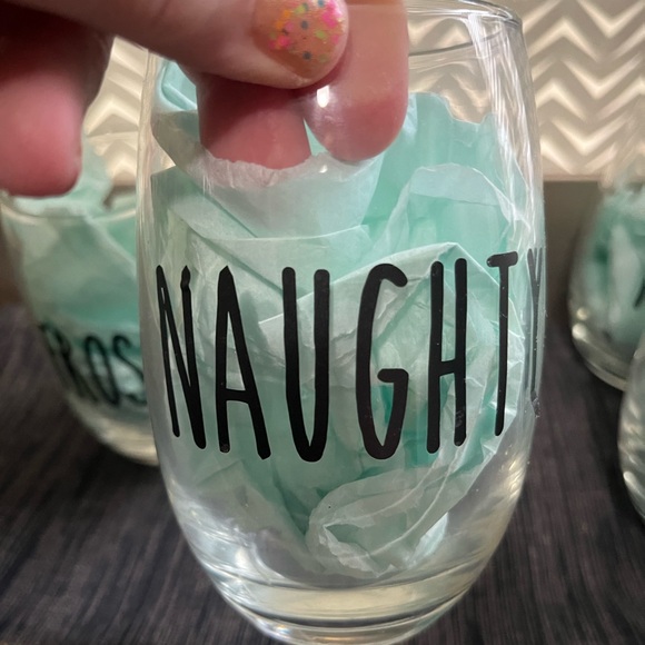 ⚠️ New. Custom Christmas Stemless wine glasses; set of 4 - Picture 4 of 5